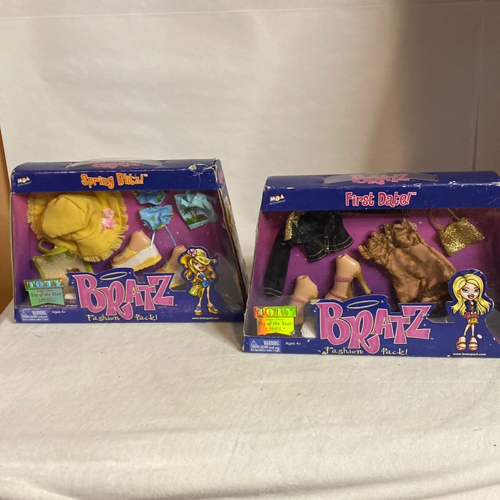 2 Bratz Fashion Pack Girls